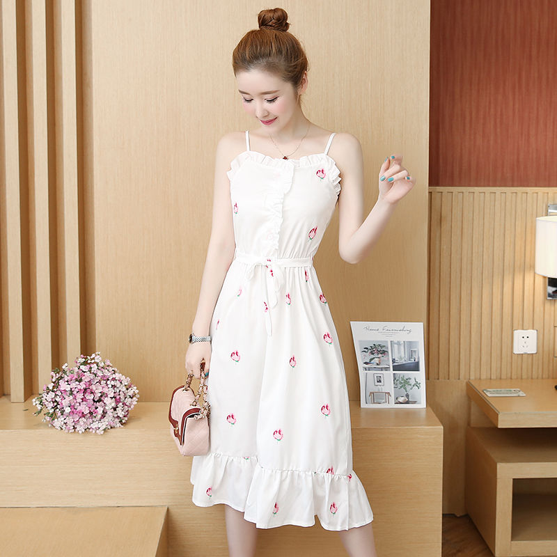 太Nice了!赶紧一饱眼福,这些新款吊带裙,一眼让人挪不开眼