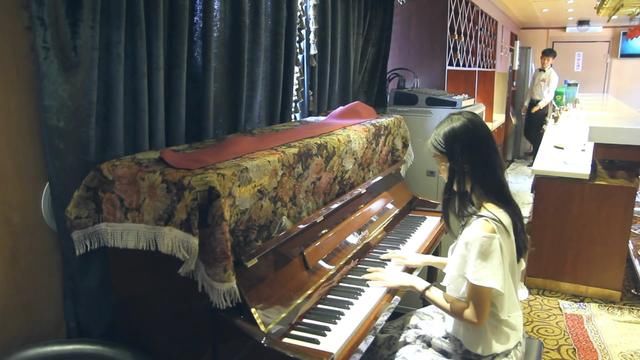 乘坐中国最美旅游火车,车厢里竟有一个小酒吧