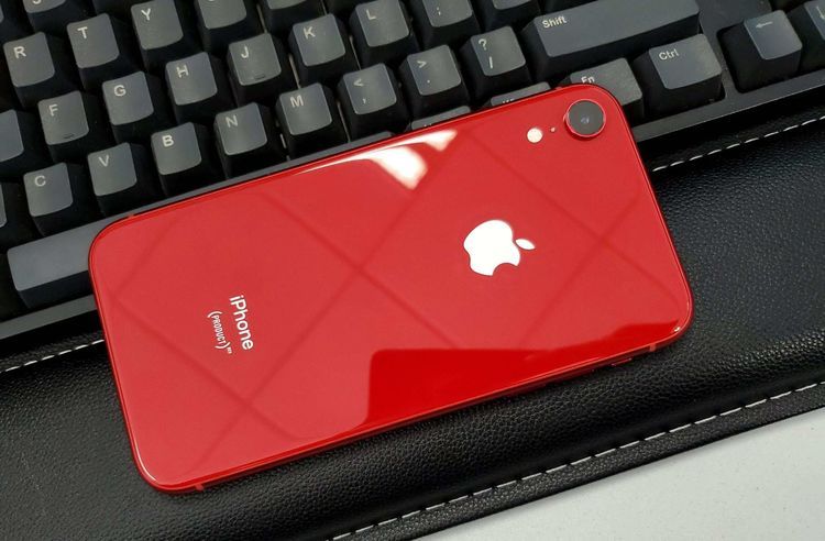  「硬件」用了一年iPhone XR突然换到小米10，亮屏之后差距太大了！