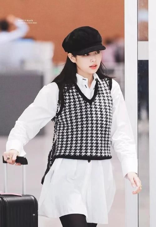  『气质』今年春季流行“叠穿”，时髦又气质，旧衣也能穿出新鲜感