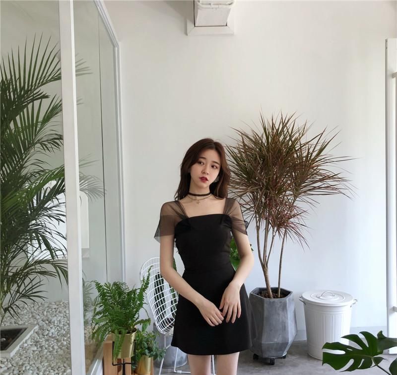 # 轻柔#纱织香肩的轻柔, 她的眼睛里有整片星空，小香风飘过,