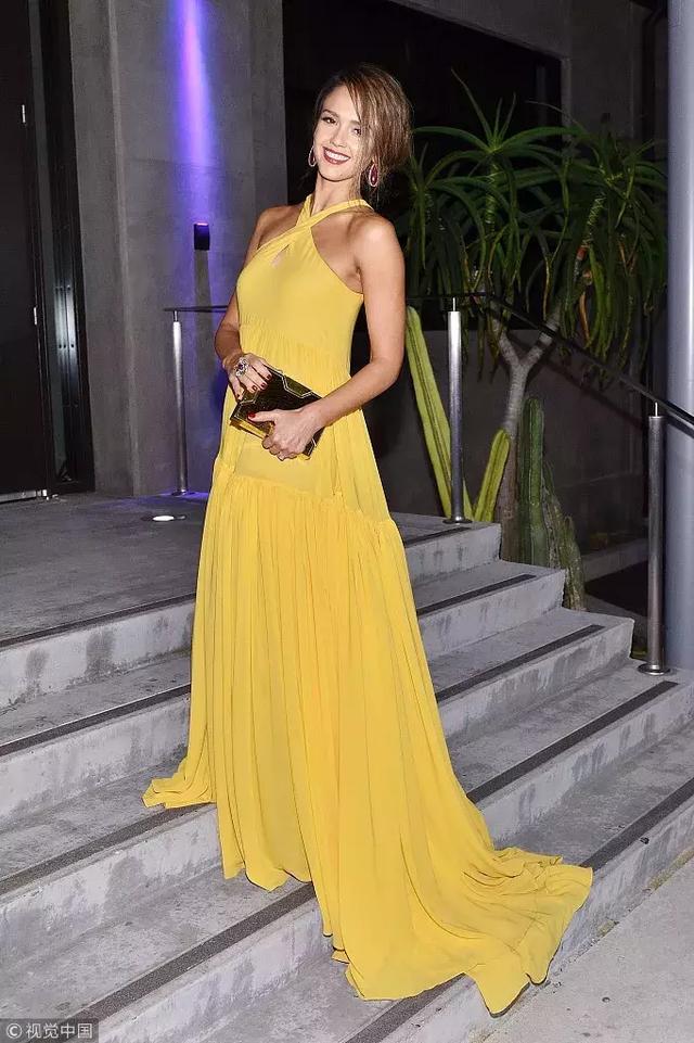 这些女明星身材并不完美只是会穿衣服而已