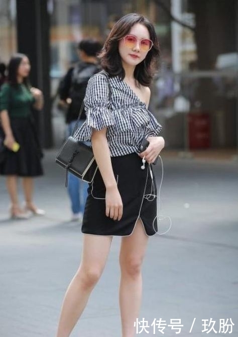 清秀|街拍:身材出众傲人的小美女,容颜清秀甜美,好美