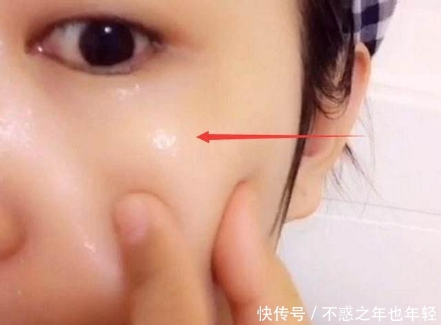  『精华液』建议女生：在涂精华液时，记住“4不要”，让你的肌肤越养越白嫩