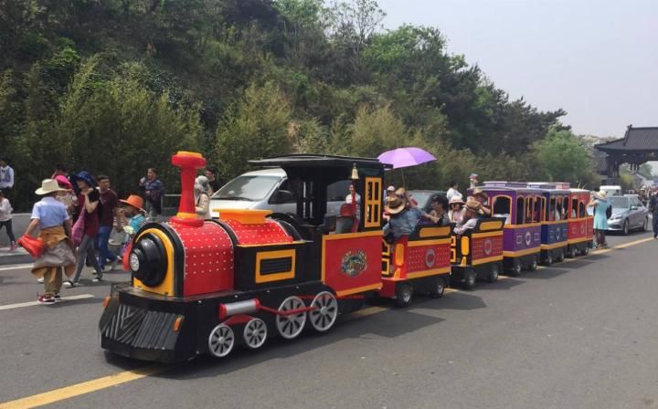 景区大门建得离景区很远，观光车这个套路越来越深了！