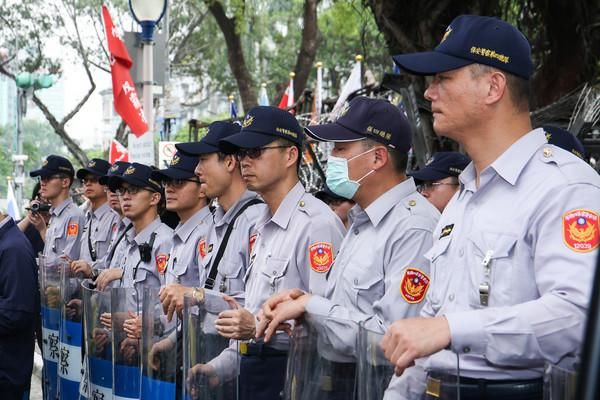 台湾将有流浪警察5千名？叶毓兰批蔡当局：公教警消不敢退哪来缺