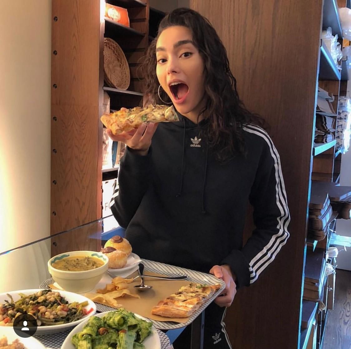 不爱穿Bra和裤子的潮流女神,让人看了就血脉喷张!