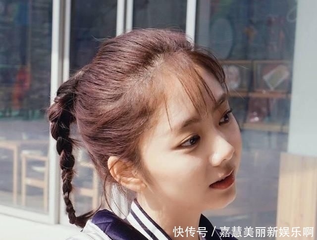 女生@长相干净的女生,一般都会有这4特点,即使五官很一般男生也喜欢