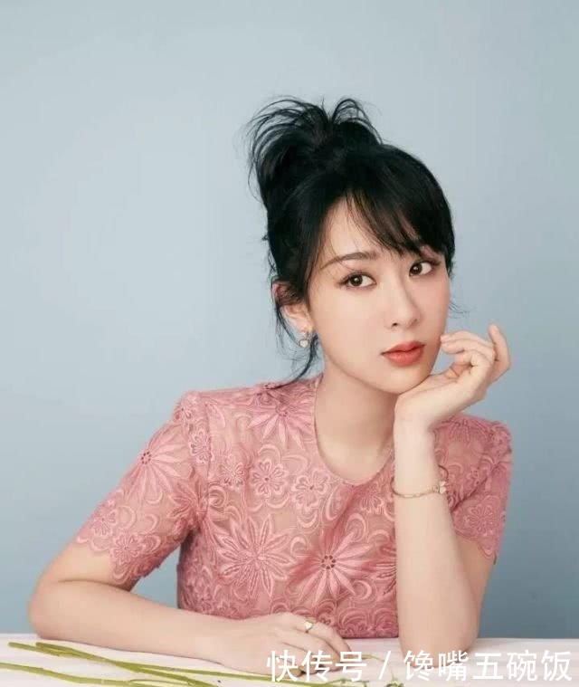 #高丸子#这个时候丸子头成了女孩们的首选 轻松搞定的慵懒发型