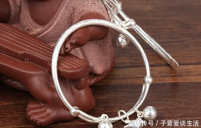 『喜欢』佩戴银饰的时候,这“两不要”需记牢,总有人不知道,喜欢傻傻的乱戴!
