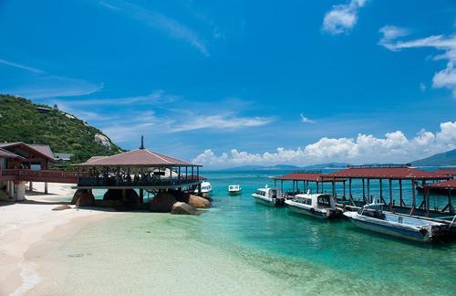 亚洲一奢侈岛国，面积很小不到10万平方公里，消费却超出很多国家