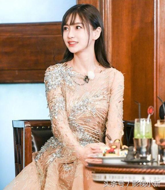 当杨颖穿一身裸色礼服亮相的时候，网友纷纷表示美出了新高度