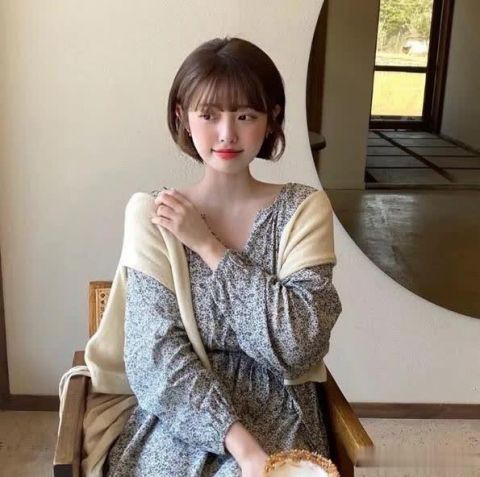 适合@韩国最近流行将衣服系在肩上,时髦又减龄!哪个年龄段女人都适合