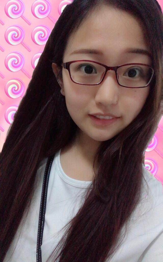 抖音网红五大美女: 代古拉的臀, 西瓜妹的媚, 还有她的“一线天”