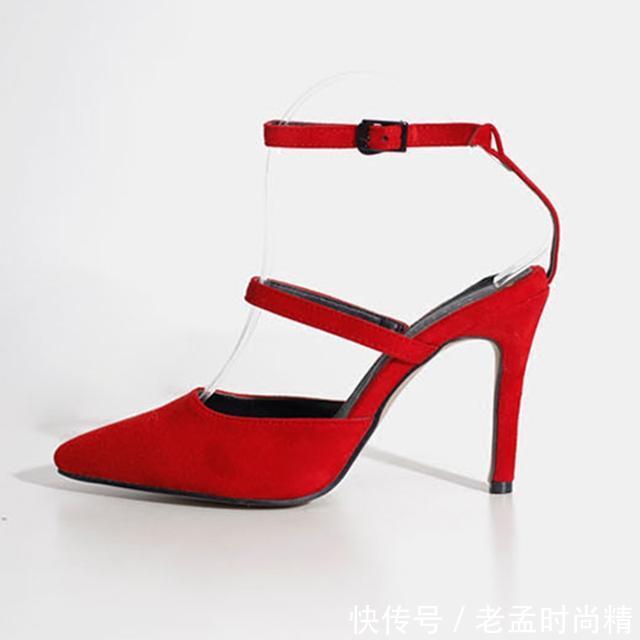 『传统』传统凉鞋不兴了,今夏流行这样的高跟凉鞋,最具女人味
