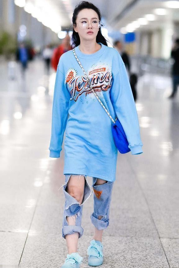 冉莹颖真是够拼! 为了显腿长穿拖地长裤, 像没穿鞋一样!