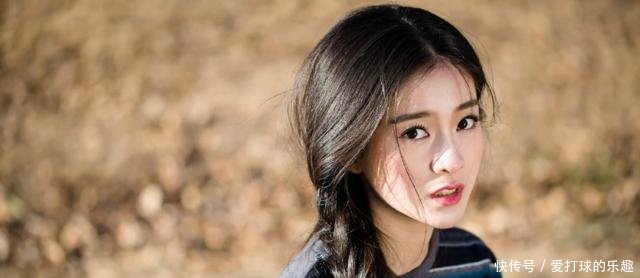 人家比脸我们比腿,张雪迎最新写真,长腿不输关晓彤