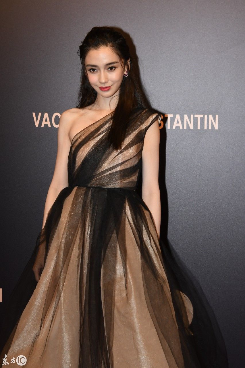 赵薇AngelaBaby杨子姗等众星出席活动，杨子姗这条牛仔裙很不错