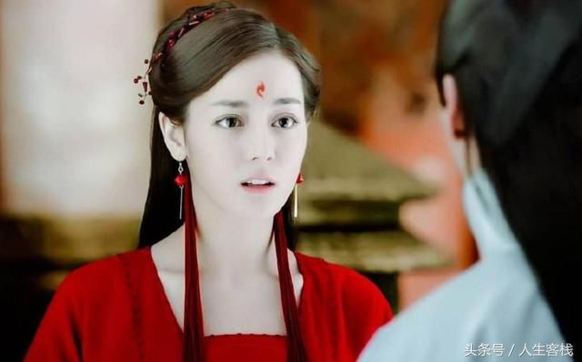 时尚女王迪丽热巴，她的好身材一直让人垂涎不已