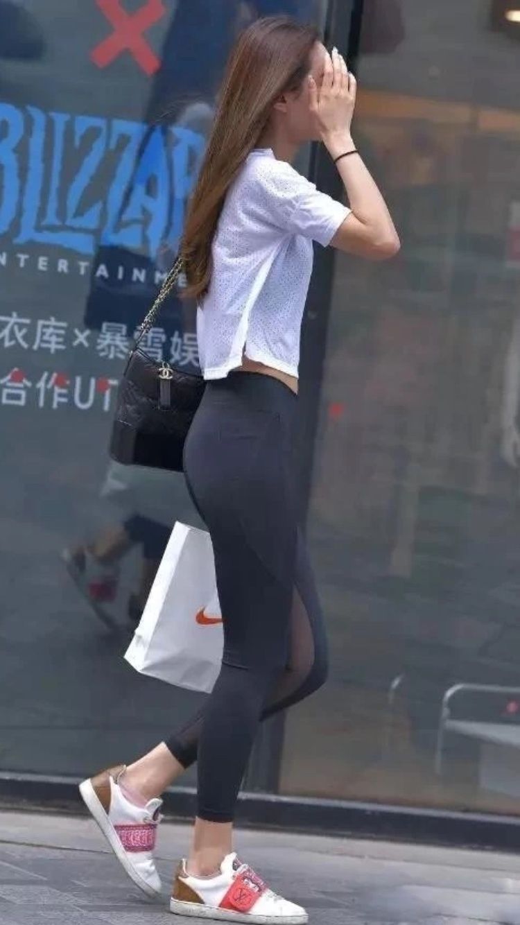 性感街拍丨这位妹妹，我们是不是见过?