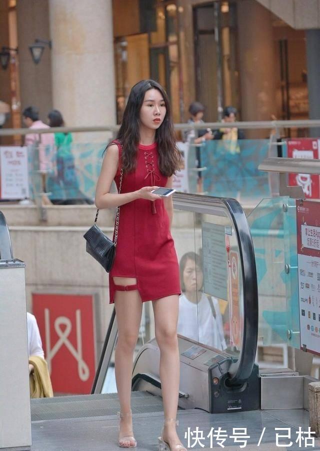 『小姐姐』街拍:活泼可爱的小姐姐,努力的憋笑也太可爱啦!