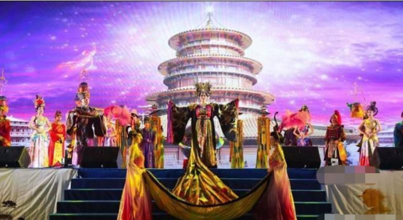  [弄脏]古代女子的裙摆都拖在地上，为什么不怕被弄脏？答案其实很简单