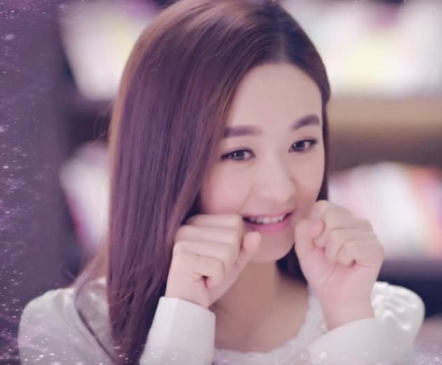 换上一条裙子，赵丽颖一下子变得有贵族气质