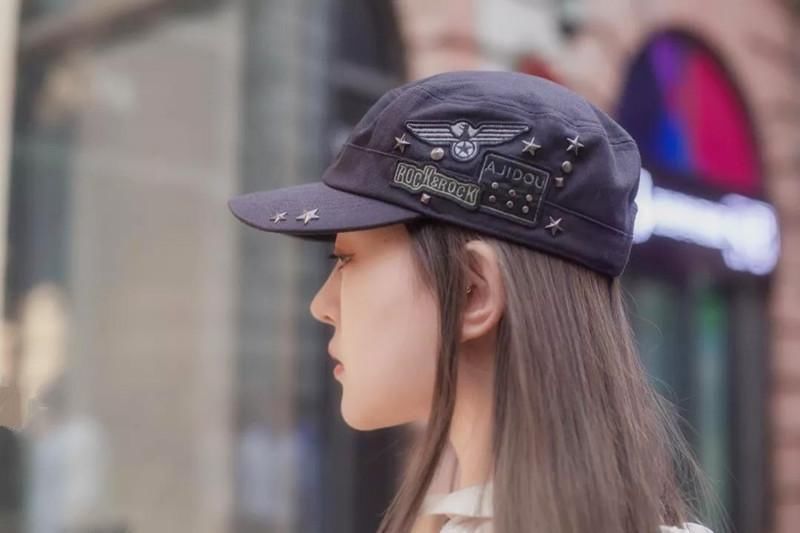 街拍武汉:抓住能够秀美腿的时光，肆意展现，第三位美女腿型太美