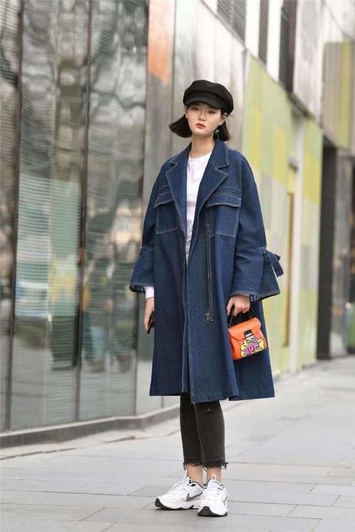  『棒球服』白色卫衣的5种穿法，时尚又好看，我只学会了3种，那你呢？