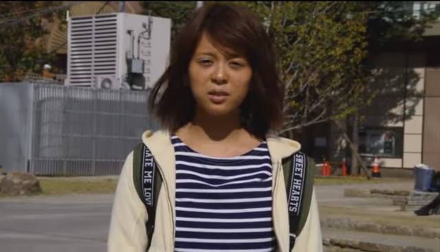 女孩没化妆和化了妆去找陌生男人借钱,结果令人深思