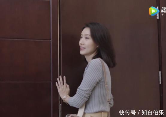  「超凡脱俗」余欢水老婆的时尚穿搭，件件搭配都是经典，超凡脱俗！