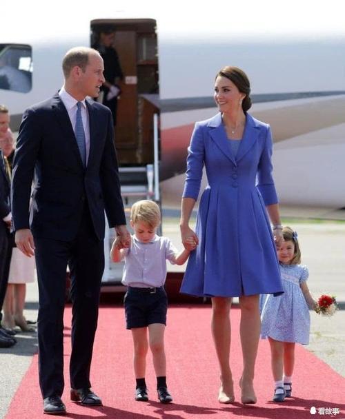 凯特生完老三一下子老好多,连锁骨上都是细纹,却靠气质艳压全场