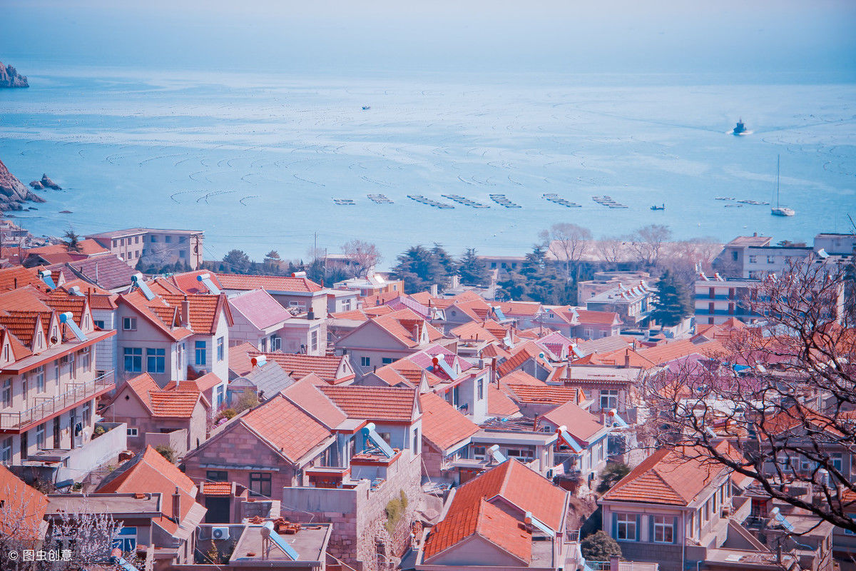 我国唯一一座更像欧洲的城市，随处可见欧式红屋顶，被誉东方瑞士