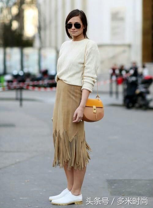秋天用一条半身裙,穿出百变造型!