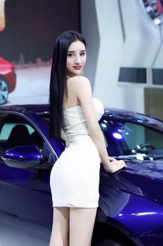 研究生毕业后做车模,小姐姐就是比一般嫩模优秀呀