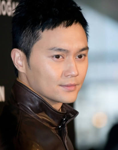 经纪人坑明星：章子怡被亲哥坑多年，宋慧乔家人被威胁，他被施暴