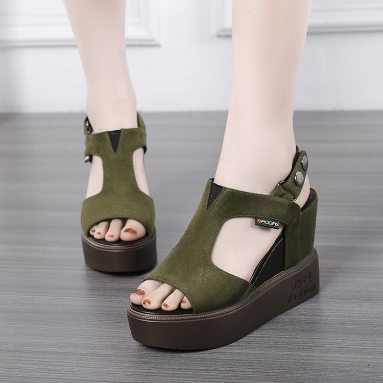 新发现一种女鞋:叫“软凉鞋”，比高跟鞋舒适，比平底鞋显气质