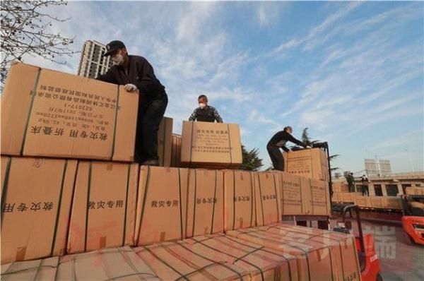  援助|河南急调6000张折叠床援助方舱医院