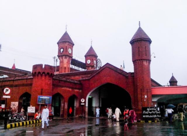 中国游客在巴基斯坦火车上竟有待遇：外国游客眼红，中国人自豪