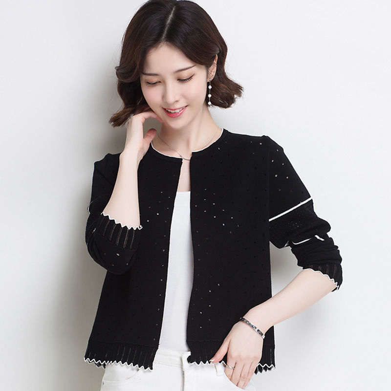 70后女人尽量少穿风衣!入秋流行简约名媛小衫，有气质又上档次