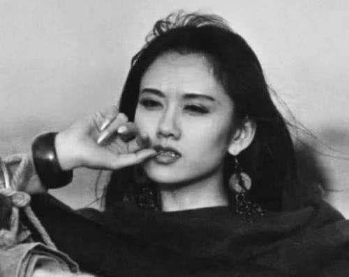  【艺术】杨丽萍巅峰时到底有多美真正的孔雀公主，迷恋事业而独身的人