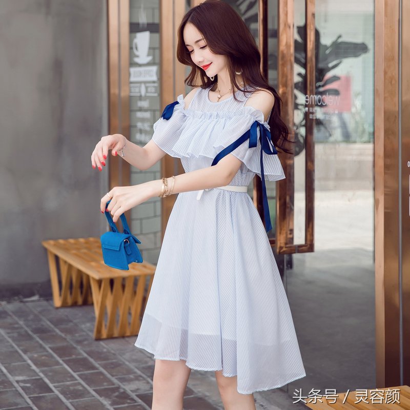 现代的美女穿“勾魂裙”,性感妩媚又迷人身材纤细~甜美又减龄