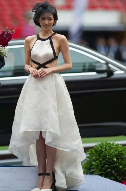 林志玲这波露背装什么水平?网友:鼻血流一地的水平!