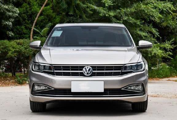 奥迪同平台打造却便宜近10万,车身大气比迈腾好看,难怪月销几万