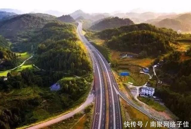 湖南面积最大的地级市, 拥有高铁和机场, 经济却不发达