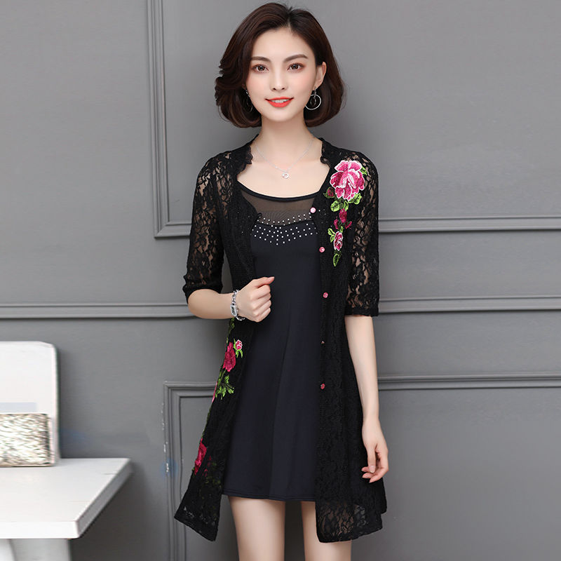 40岁女人不要穿的太复杂，这些简单的连衣裙，成熟稳重有女人味