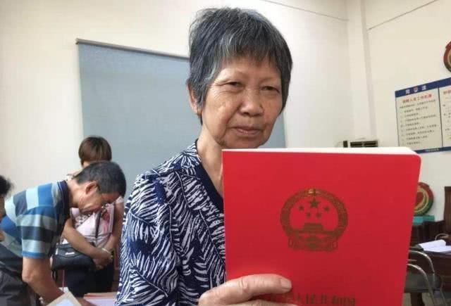 国家发改委“打脸”专家？土地改革迎来新突破，农民拍手称赞