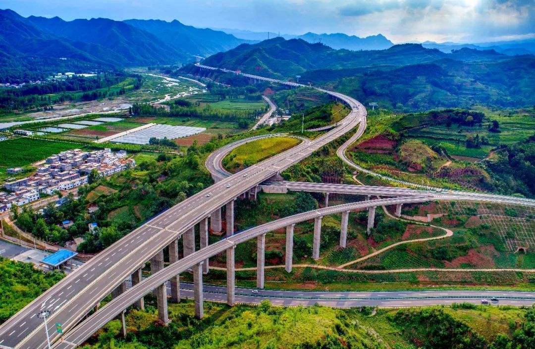  高速@陕西在建的一条高速公路，长约80.1公里，预计2020年底全线