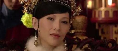 《甄嬛传》中留了刘海的各位“娘娘”，华妃皇后变软萌，只有她美