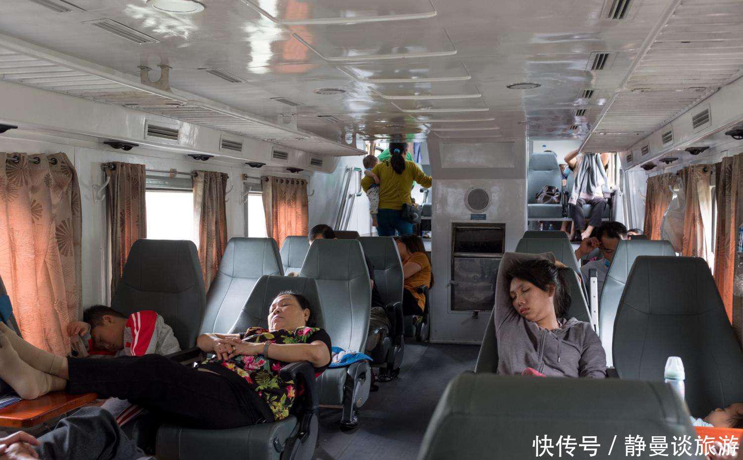 中国姑娘乘坐越南火车，刚进入车厢，惊呼：这难道不是高铁吗？